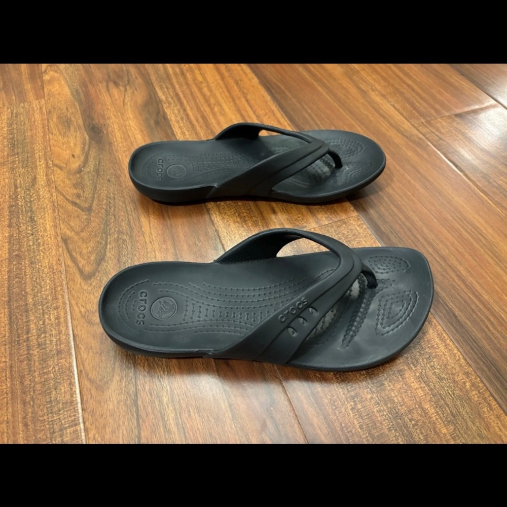 Crocs size 7 in great shape